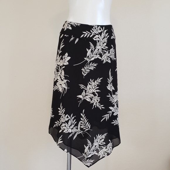 𝅺Alfani Black/White 100% Silk Floral Asymmetrical Skirt - Picture 1 of 5